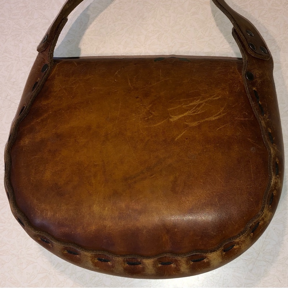 Vintage 70’s Brown Leather Saddle Shoulder Bag with Floral Design - Picture 7 of 12